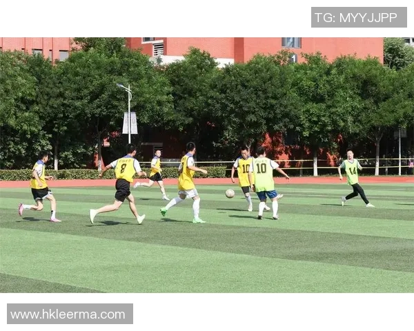 20号球星足球赛场闪耀风采尽显拼搏精神引燃无限激情